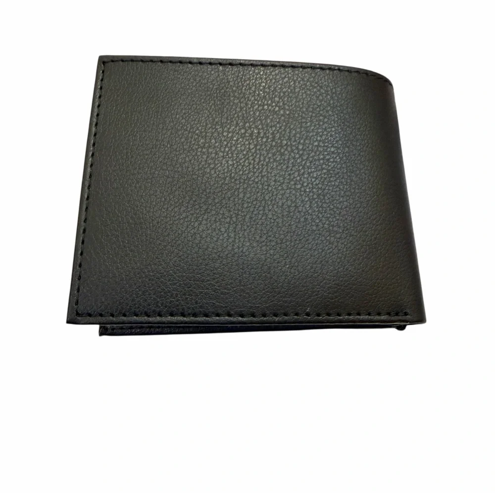 NIB True Religion Men’s Black Leather Bifold Wallet Red Horseshoe Carabiner Set